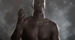 Luke James desnudo: el telonero de Beyoncé estrena vídeo, 'Dancing In the Dark'