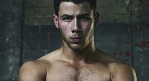 Nick Jonas sin camiseta en las fotos promocionales de 'Kingdom'