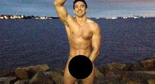 Steve Grand desnudo en su ice bucket challenge