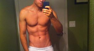 Ashley Parker Angel, desnudo por el cáncer de testículos