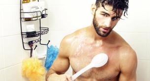 Fotos de hombres desnudos en la ducha para una campaña contra el sida