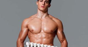 Pietro Boselli desnudo en el anuncio de un gimnasio