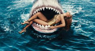 Rihanna, entre tiburones para Harper's Bazaar