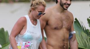 El novio de Britney Spears sin camiseta en Hawaii