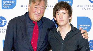 Stephen Fry y su novio suspenden las vacaciones en Honduras por ataques homófobos