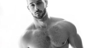 El modelo Adam Phillips desnudo