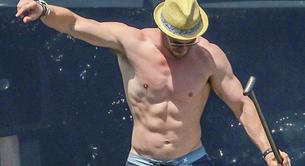 Chris Hemsworth, sin camiseta de vacaciones con Elsa Pataky