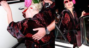 La caída de Lady Gaga al salir de un restaurante