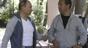 ¿Parece Vladimir Putin gay en las fotos de vacaciones con su primer ministro?