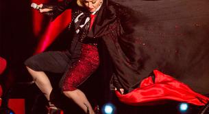 Madonna, al borde de la caída cantando 'Living For Love' en Chicago