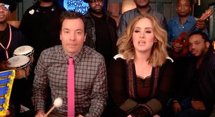 Adele canta 'Hello' con instrumentos de colegio y con Jimmy Fallon y The Roots