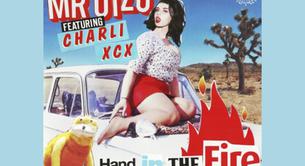 Charli XCX vuelve al pasado con Mr Oizo en 'Hand In The Fire'