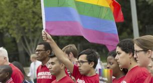 Francia abandona la prohibición de donar sangre a gays y bisexuales