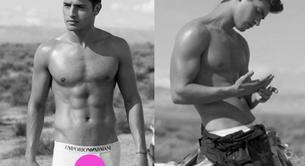 El actor Disney Gregg Sulkin desnudo en el desierto para 'Flaunt'