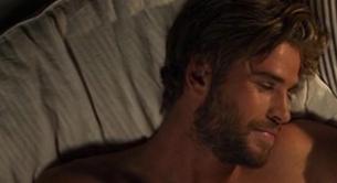 El cuerpazo de Liam Hemsworth en 'The Dressmaker'