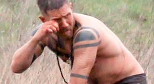 Tom Hardy desnudo en 'Taboo'