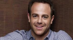 Paul Adelstein, desnudo por completo en 'Girlfriends' Guide to Divorce'