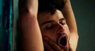 El vídeo porno de Jack Falahee desnudo en una orgía gay