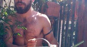 Jardineros desnudos por el World Naked Gardening Day