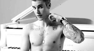 Justin Bieber desnudo explica el significado de sus tatuajes