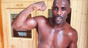 Idris Elba desnudo en una sauna