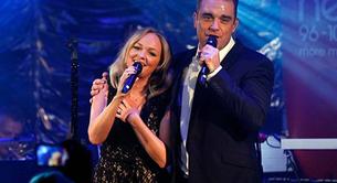 Emma Bunton y Robbie Williams cantan '2 Become 1' de Spice Girls