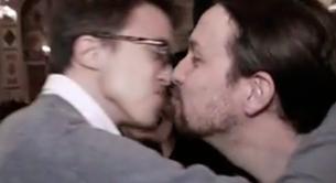 El beso gay de Pablo Iglesias e Íñigo Errejón