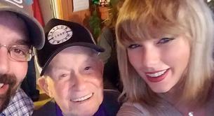 Taylor Swift sorprende a un fan de 96 años