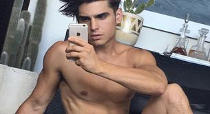 El youtuber y modelo venezolano Troy Pes desnudo