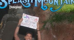 Le pidieron no compartiera la foto de su proposición de matrimonio gay en Disneylandia y no hizo caso