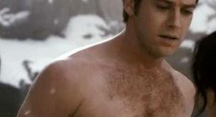 Armie Hammer desnudo promocionando su nueva peli gay