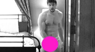 Steve Grand pillado en un jockstrap en su momento más morboso