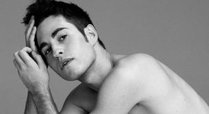 El actor Eloi Costa desnudo en Harper's Bazaar