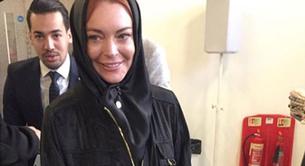 Lindsay Lohan la lía al acudir con un hijab a la London Fashion Week