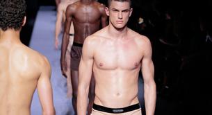 Hombres desnudos en el desfile de Tom Ford en Nueva York