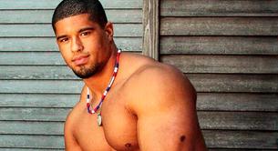 Anthony Bowens desnudo, el musculoso luchador bisexual