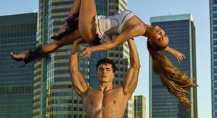 Jennifer Lopez y Pietro Boselli en sus fotos más sexies a lo Britney Spears