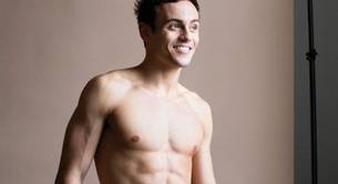 Tom Daley desnudo: su pene se sale del bañador en pleno salto