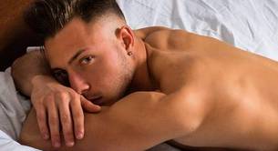 3 razones para usar una almohada en el sexo gay