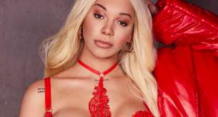 La modelo trans Munroe Bergdorf lanza línea de lencería