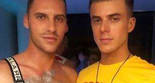 Dos gays expulsados de Uber por darse un beso en la frente