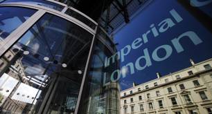 Vicerrectora del Imperial College de Londres se disculpa por contenido antitrans